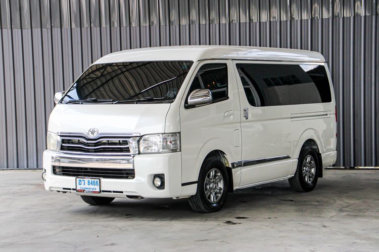 รถ Toyota Ventury 3.0 G สี ขาว