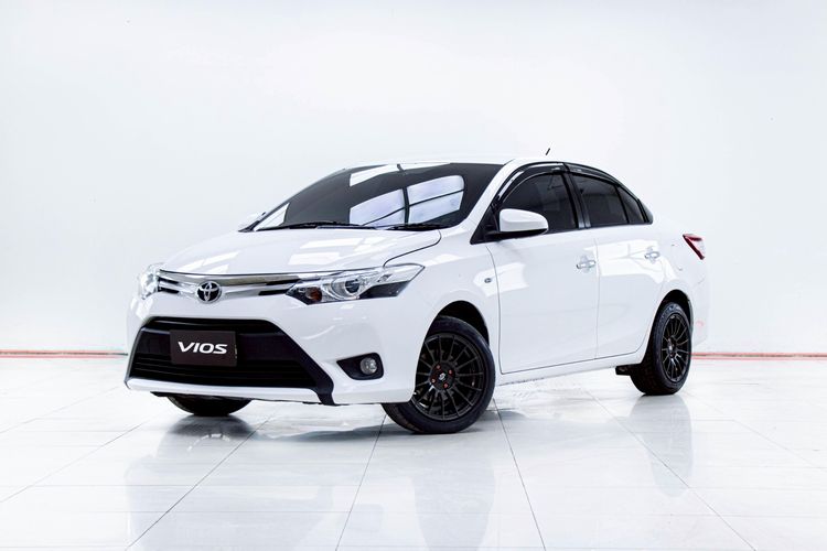 รถ Toyota Vios 1.5 J สี ขาว