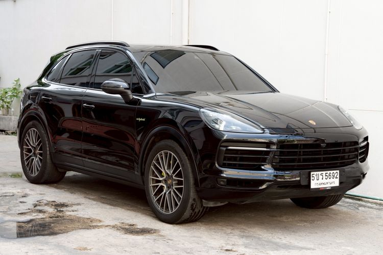 รถ Porsche Cayenne 3.0 E-Hybrid 4WD สี ดำ
