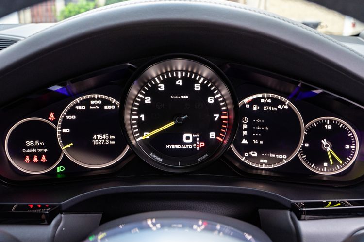 Porsche Cayenne 2023 3.0 E-Hybrid 4WD Utility-car ปลั๊กอินไฮบริด (PHEV) ไม่ติดแก๊ส เกียร์อัตโนมัติ ดำ รูปที่ 2