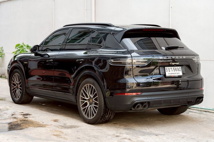 Porsche Cayenne 2023 3.0 E-Hybrid 4WD Utility-car ปลั๊กอินไฮบริด (PHEV) ไม่ติดแก๊ส เกียร์อัตโนมัติ ดำ รูปที่ 3