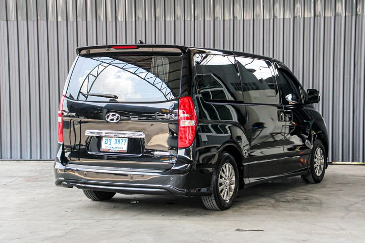 Hyundai H-1  2018 2.5 Deluxe Van ดีเซล ไม่ติดแก๊ส เกียร์อัตโนมัติ ดำ รูปที่ 4