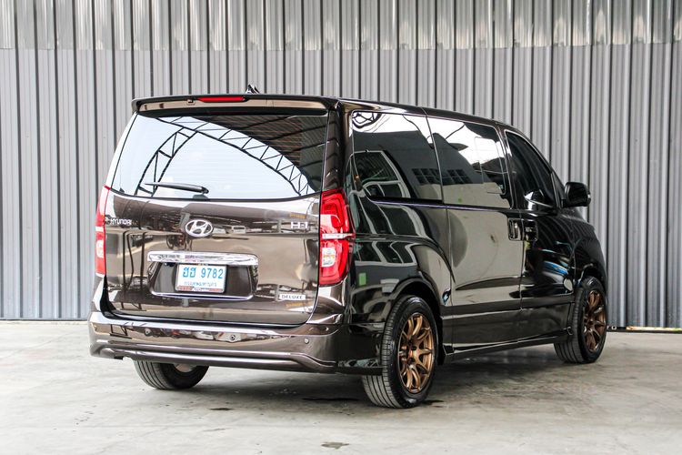 Hyundai H-1  2020 2.5 Deluxe Van ดีเซล ไม่ติดแก๊ส เกียร์อัตโนมัติ น้ำตาล รูปที่ 4