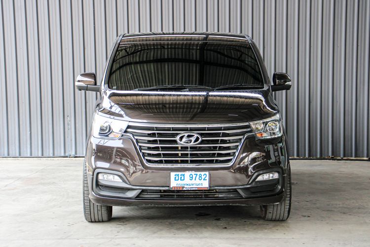 Hyundai H-1 2020 2.5 Deluxe Van ดีเซล ไม่ติดแก๊ส เกียร์อัตโนมัติ น้ำตาล รูปที่ 2