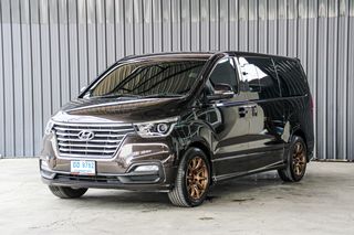 HYUNDAI H1 2.5 DELUXE 2020 ฮฮ-9782 ไมล์น้อย ท็อปสุด Deluxe ประตูไฟฟ้า กล้องรอบคัน ออฟชั่นเต็มคัน ตัวรถสีน้ำตาลสวยมาก ราคาสุดคุ้ม