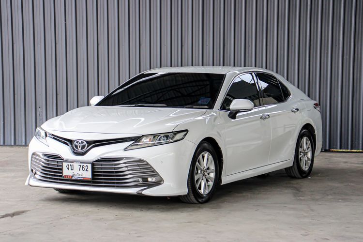 รถ Toyota Camry 2.0 G สี ขาว
