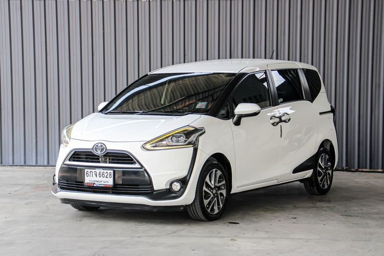 รถ Toyota Sienta 1.5 V สี ขาว