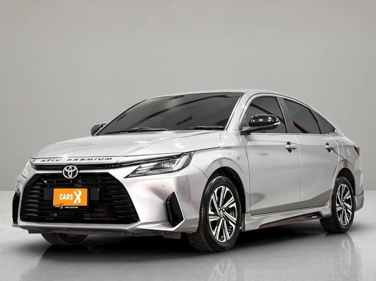 รถ Toyota Yaris ATIV 1.2 Premium Luxury สี บรอนซ์เงิน