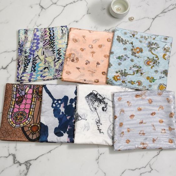 Rare Item ผ้าพันคอ Kloset แท้ ลายหายาก ไม่มีในช็อปแล้ว