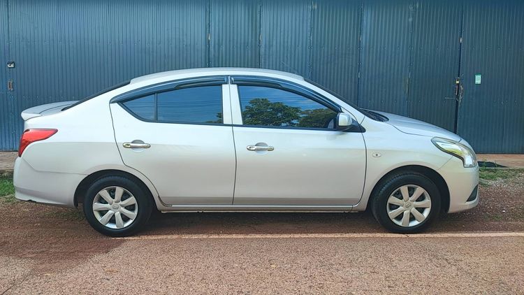 รถ Nissan Almera 1.2 V สี บรอนซ์เงิน