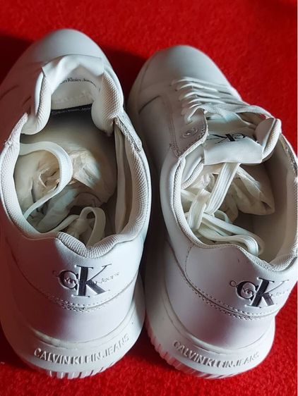 รองเท้าผ้าใบสีขาว Calvin Klein ไซด์42