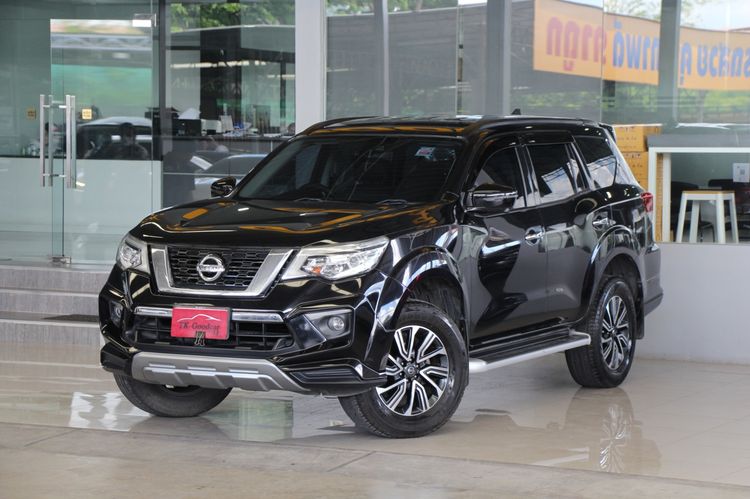 รถ Nissan Terra 2.3 VL สี ดำ
