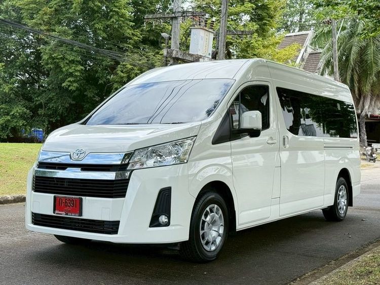 รถ Toyota Commuter 2.8 สี ขาว