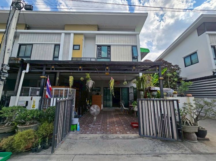 ขายทาวน์โฮม 2 ชั้น เดอะโมดิช ราชพฤกษ์-กาญจนาภิเษก แปลงมุมมีพื้นที่ด้านข้าง