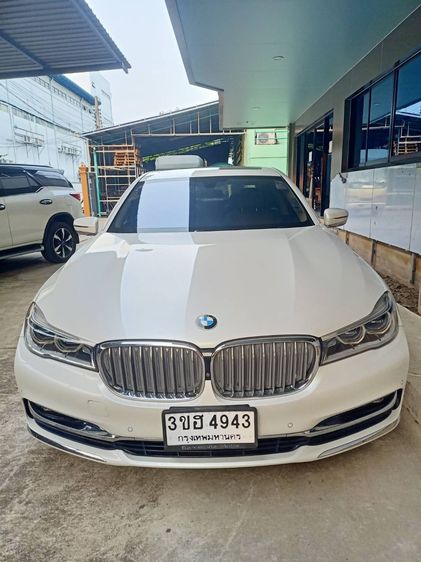 รถ BMW Series 7 740Le สี ขาว