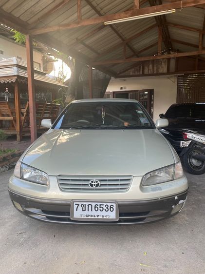 รถ Toyota Camry 2.2 SEG สี ทอง