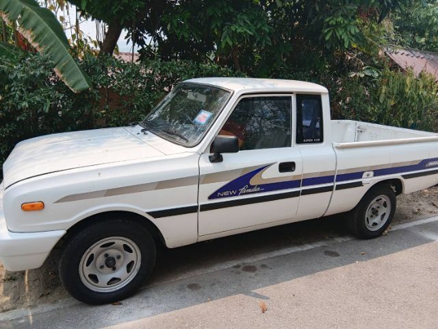 รถ Mazda Familia 1.4 STD สี ขาว