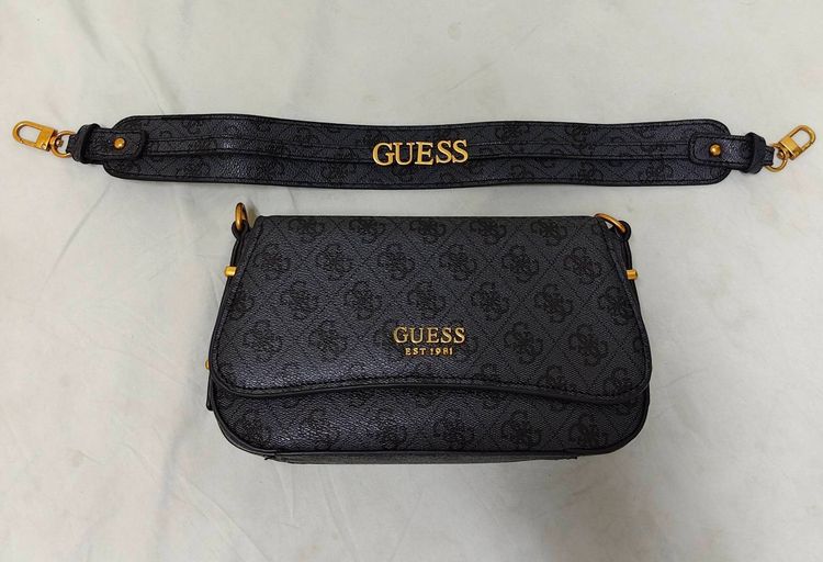 กระเป๋าสะพาย Guess