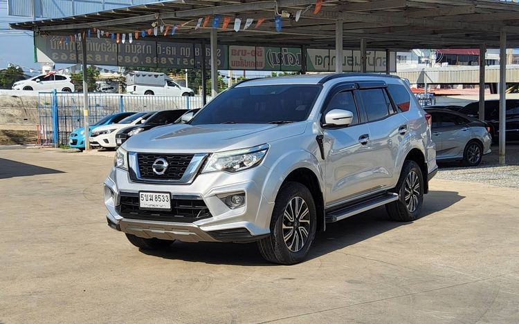รถ Nissan Terra 2.3 VL สี บรอนซ์เงิน