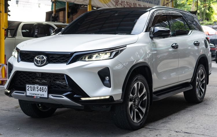 Toyota Fortuner 2022 2.4 Legender Black Top 4WD Utility-car ดีเซล ไม่ติดแก๊ส เกียร์อัตโนมัติ ขาว รูปที่ 2