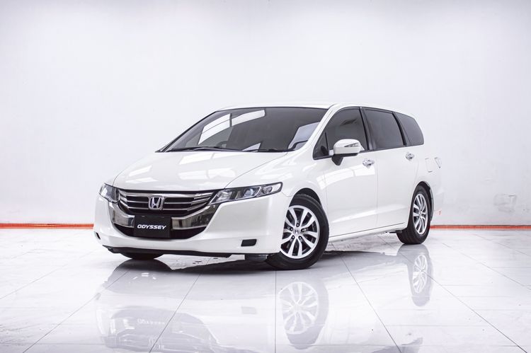 รถ Honda Odyssey 2.4 JP สี ขาว