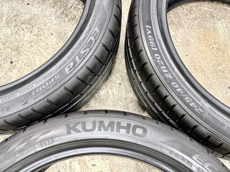 ยางถอดป้ายแดงขอบ 20” ยี่ห้อ KUMHO รุ่น ECSTA SPORT ขนาด 245-40R20 ปี 25 MADE IN KOREA ตุ่มหน้ายางยังอยู่ครบ
