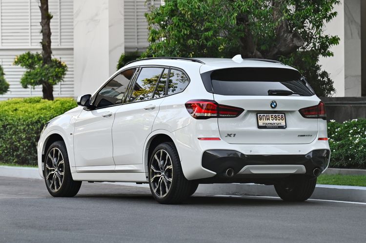 BMW X1 2022 2.0 sDrive20d M Sport Utility-car ดีเซล ไม่ติดแก๊ส เกียร์อัตโนมัติ ขาว รูปที่ 3