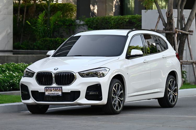 รถ BMW X1 2.0 sDrive20d M Sport สี ขาว
