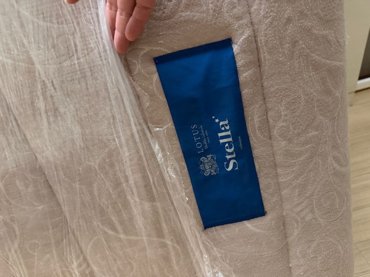 ส่งต่อถูกๆ ที่นอน Lotus รุ่น Stella สภาพดีมาก ราคาสุดคุ้ม 3,000 บาท (ซื้อมา 15,000) ห่อพลาสติกไว้พร้อมยก