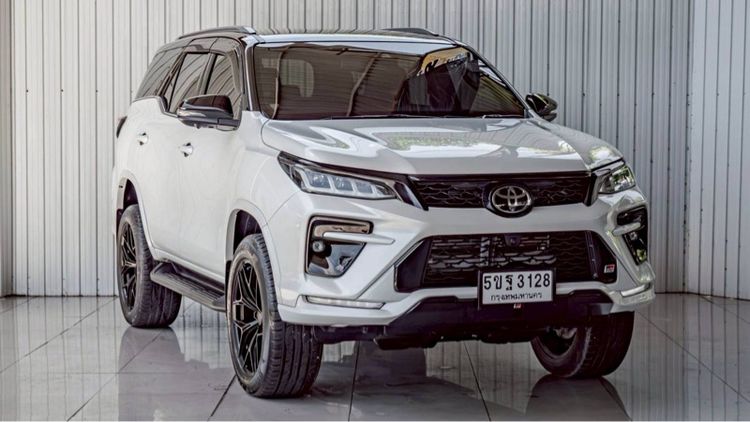 Toyota Fortuner 2024 2.8 V TRD Sportivo II Black Top Utility-car ดีเซล ไม่ติดแก๊ส เกียร์อัตโนมัติ ขาว รูปที่ 3