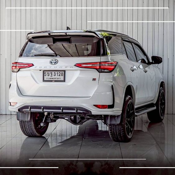 Toyota Fortuner 2024 2.8 V TRD Sportivo II Black Top Utility-car ดีเซล ไม่ติดแก๊ส เกียร์อัตโนมัติ ขาว รูปที่ 4