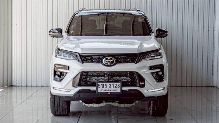 Toyota Fortuner 2024 2.8 V TRD Sportivo II Black Top Utility-car ดีเซล ไม่ติดแก๊ส เกียร์อัตโนมัติ ขาว รูปที่ 2