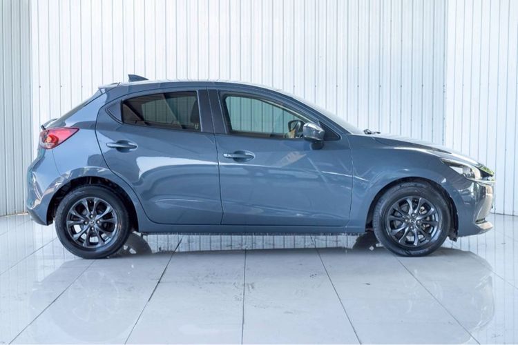 Mazda Mazda 2 2020 1.3 Sports Sedan เบนซิน ไม่ติดแก๊ส เกียร์อัตโนมัติ เทา รูปที่ 4