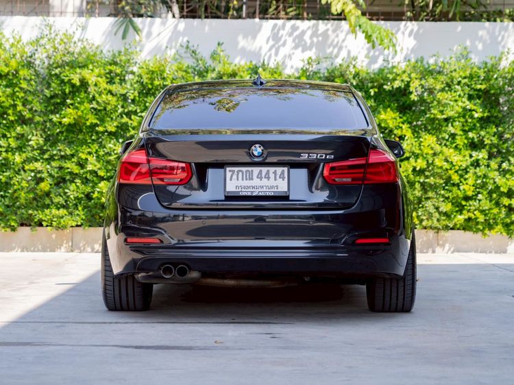 BMW Series 3 2018 330e Sedan ปลั๊กอินไฮบริด (PHEV) ไม่ติดแก๊ส เกียร์อัตโนมัติ ดำ รูปที่ 4
