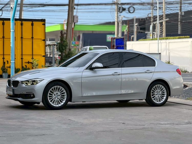 รถ BMW Series 3 320d สี เทา
