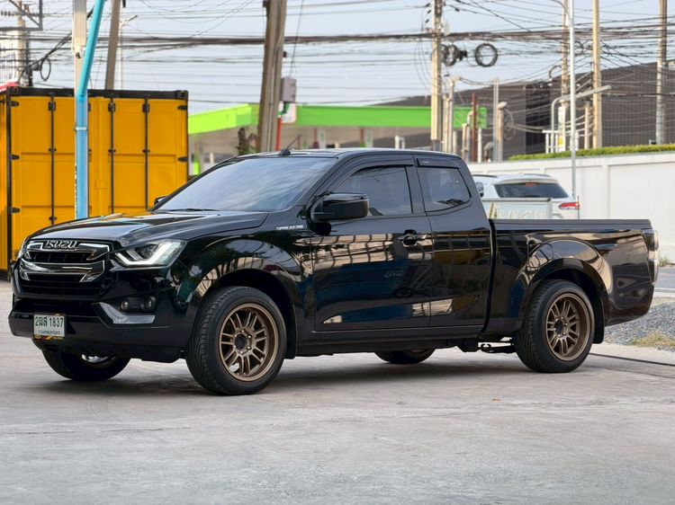รถ Isuzu D-MAX 1.9 L สี ดำ