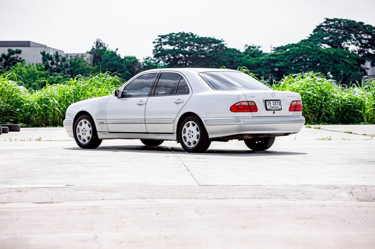 Mercedes-Benz E-Class 2002 E200 Kompressor Sedan เบนซิน เกียร์อัตโนมัติ เทา รูปที่ 4