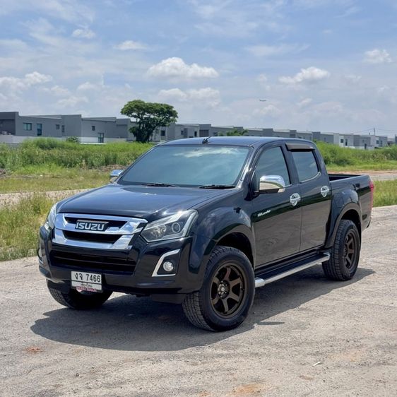 รถ Isuzu D-MAX 1.9 Hi-Lander Z สี ดำ