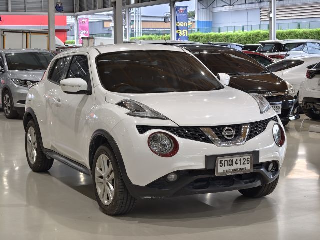 รถ Nissan Juke 1.6 V สี ขาว