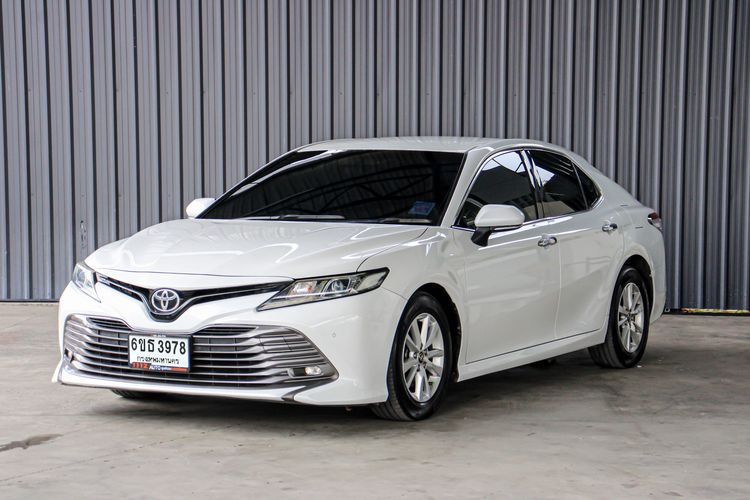รถ Toyota Camry 2.0 G สี ขาว