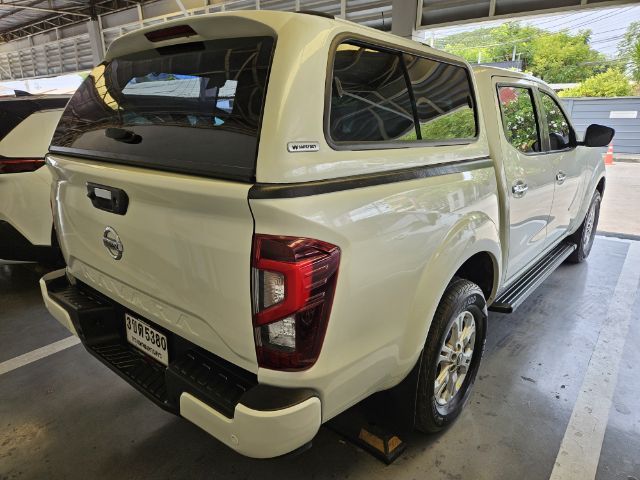 รถ Nissan Navara 2.3 Calibre E สี ขาว