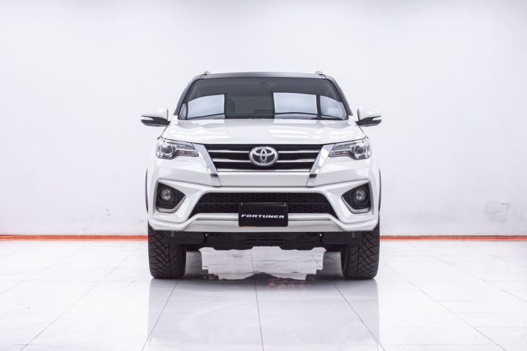 Toyota Fortuner 2016 2.8 TRD Sportivo 4WD Utility-car ดีเซล ไม่ติดแก๊ส เกียร์อัตโนมัติ ขาว รูปที่ 4