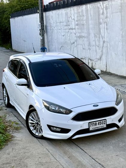 รถ Ford Focus 1.5 Sport สี ขาว