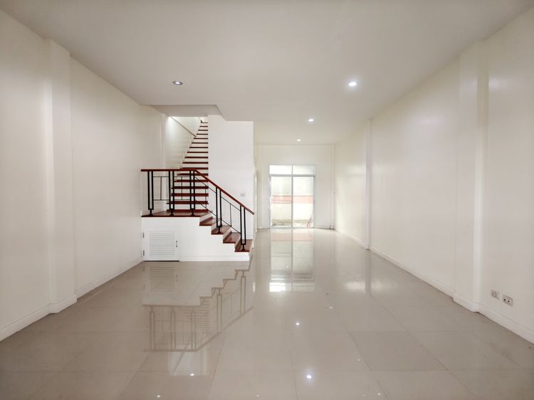  ขายด่วน ทาวน์โฮม 3 ชั้น  โครงการวิชั่นสมาร์ทซิตี้  ทำเลทองนครอินทร์–พระราม 5 จ.นนทบุรี  รูปที่ 3