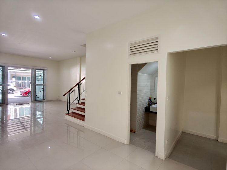  ขายด่วน ทาวน์โฮม 3 ชั้น  โครงการวิชั่นสมาร์ทซิตี้  ทำเลทองนครอินทร์–พระราม 5 จ.นนทบุรี  รูปที่ 4