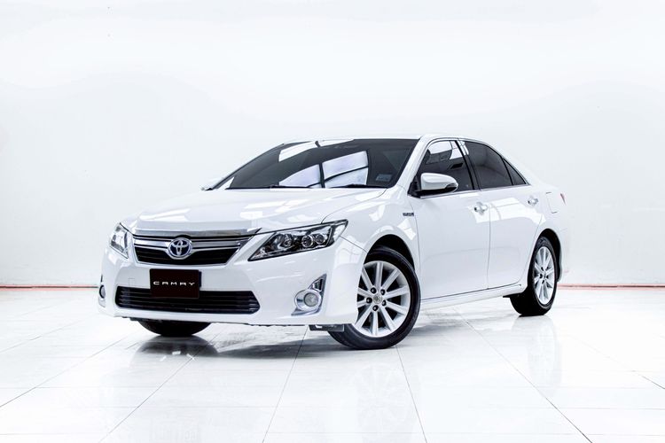 Toyota Camry 2015 2.5 HV Sedan ไฮบริด ไม่ติดแก๊ส เกียร์อัตโนมัติ ขาว