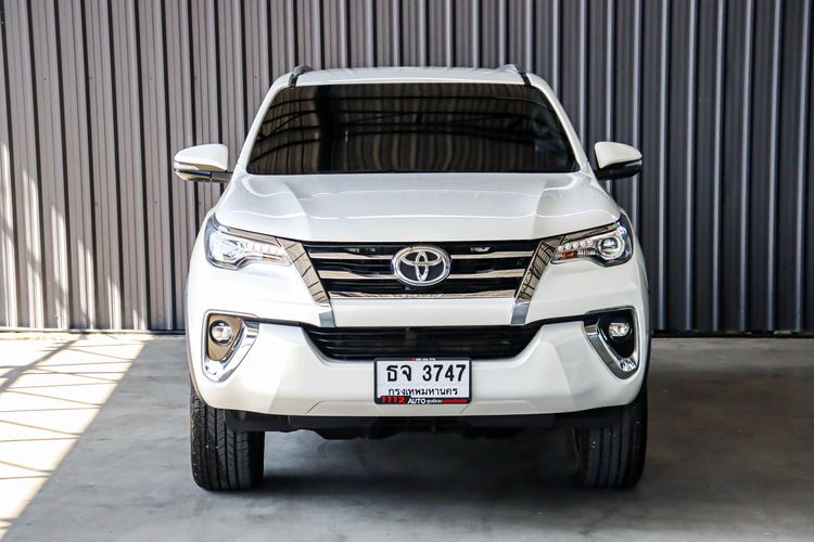 Toyota Fortuner 2020 2.4 V Utility-car ดีเซล ไม่ติดแก๊ส เกียร์อัตโนมัติ ขาว รูปที่ 2