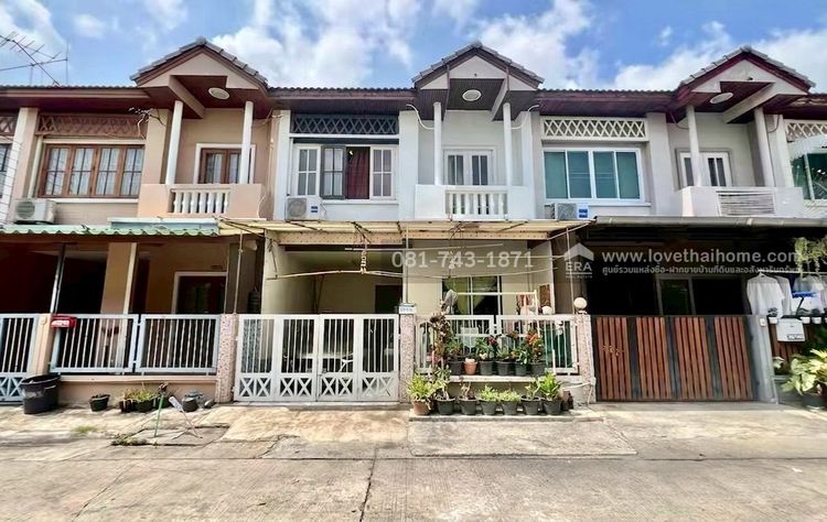 ขายด่วน ทาวน์เฮ้าส์ 2 ชั้น เลียบคลองสอง27 หมู่บ้านวรารักษ์ พื้นที่ 20 ตรว. ราคาพิเศษ ขายตามสภาพ ราคาเพียง 1.7 ล้านบาทเท่านั้นใกล้ สนง เขต