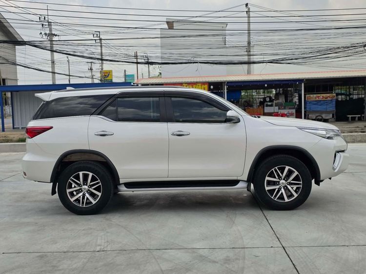 Toyota Fortuner 2019 2.4 V Utility-car ดีเซล เกียร์อัตโนมัติ ขาว รูปที่ 3