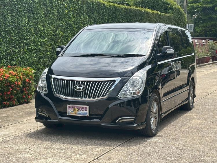 รถ Hyundai Grand Starex 2.5 VIP สี ดำ